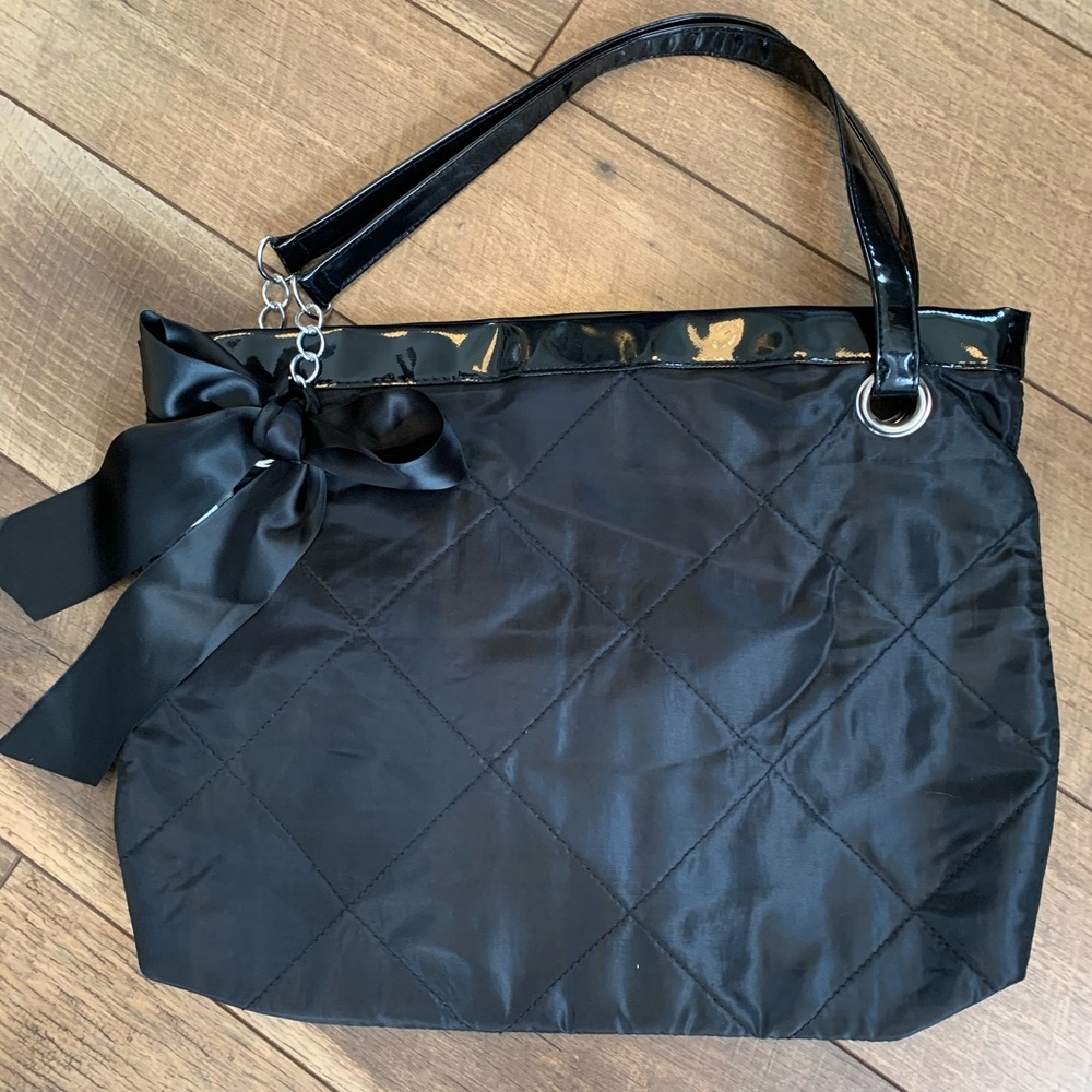 VENIQUE BLACK QUILT PURSE